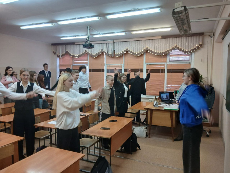 Активисты Движения Первых провели зарядку.